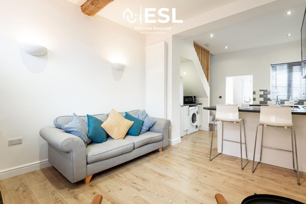 2 Bedroom Terrace Cottage, Parking, 5 Minutes Drive To Royal Shrewsbury Hospital 外观 照片