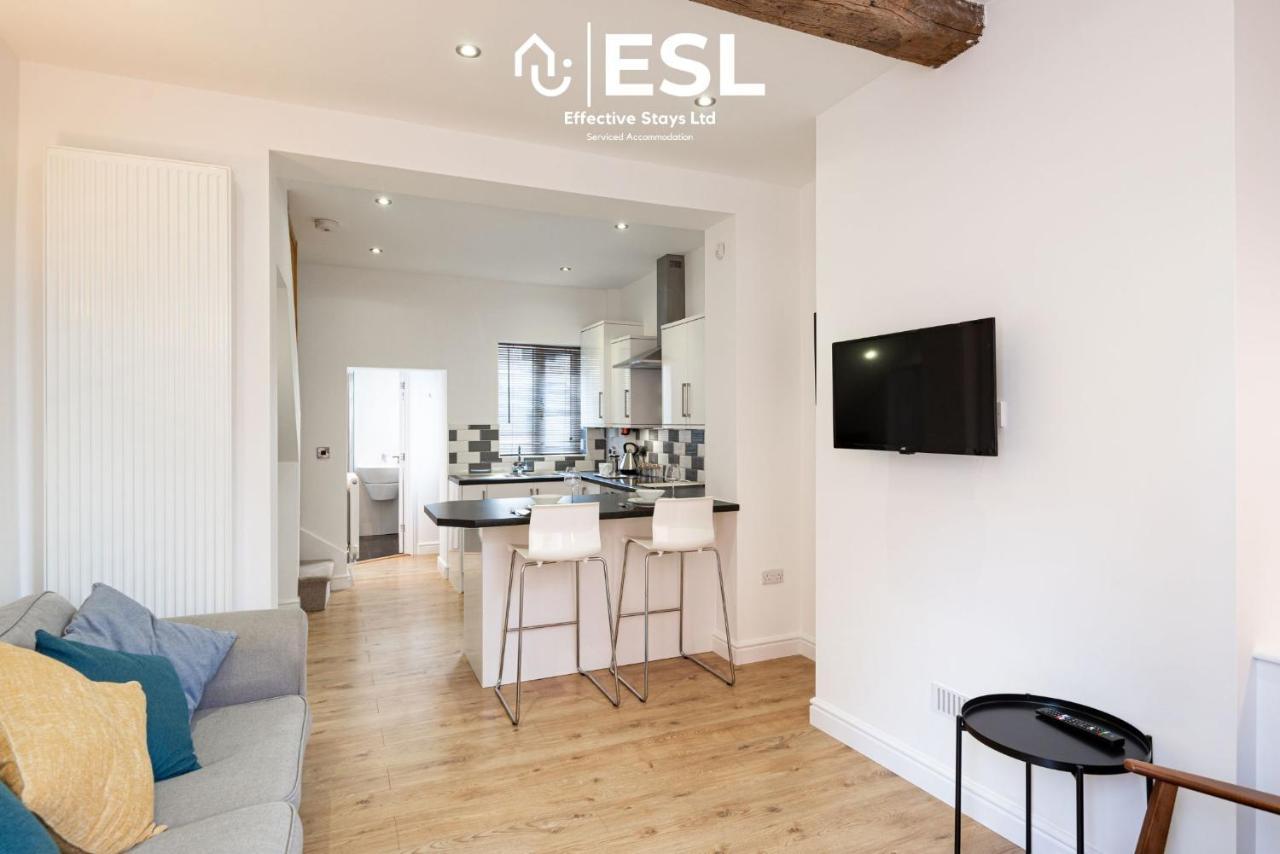 2 Bedroom Terrace Cottage, Parking, 5 Minutes Drive To Royal Shrewsbury Hospital 外观 照片