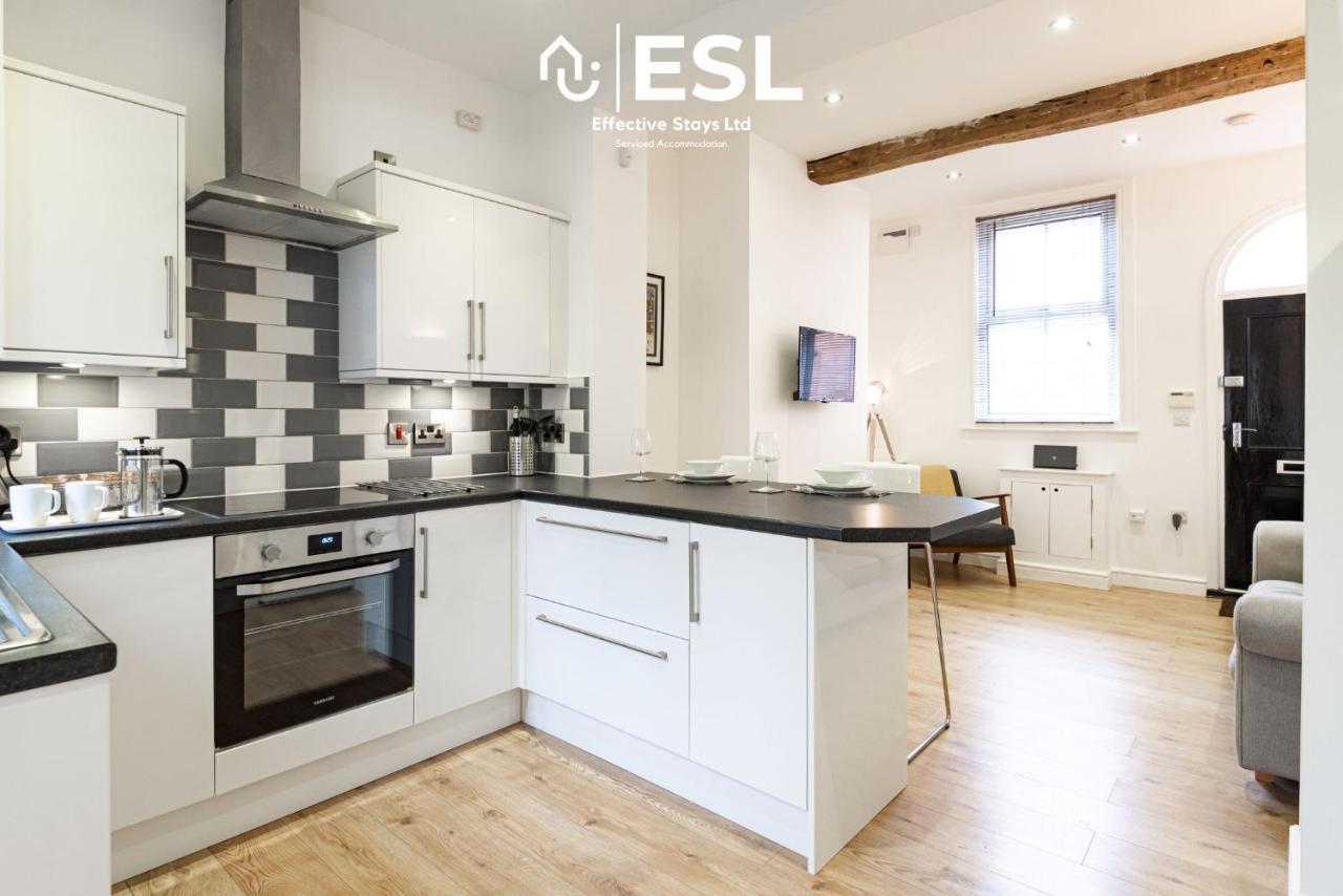 2 Bedroom Terrace Cottage, Parking, 5 Minutes Drive To Royal Shrewsbury Hospital 外观 照片