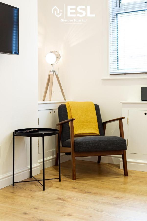 2 Bedroom Terrace Cottage, Parking, 5 Minutes Drive To Royal Shrewsbury Hospital 外观 照片