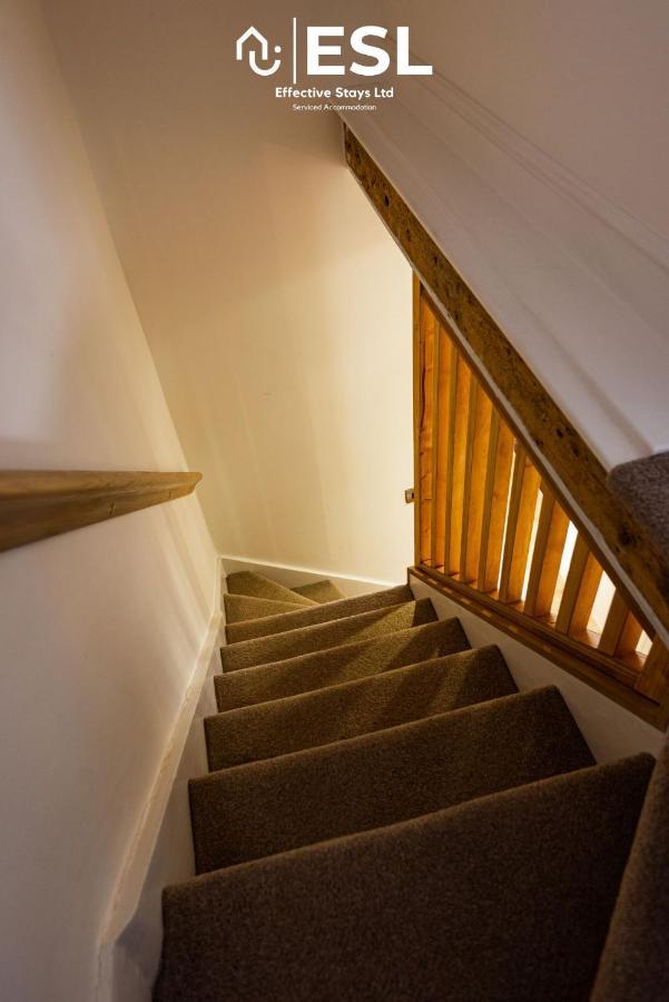 2 Bedroom Terrace Cottage, Parking, 5 Minutes Drive To Royal Shrewsbury Hospital 外观 照片