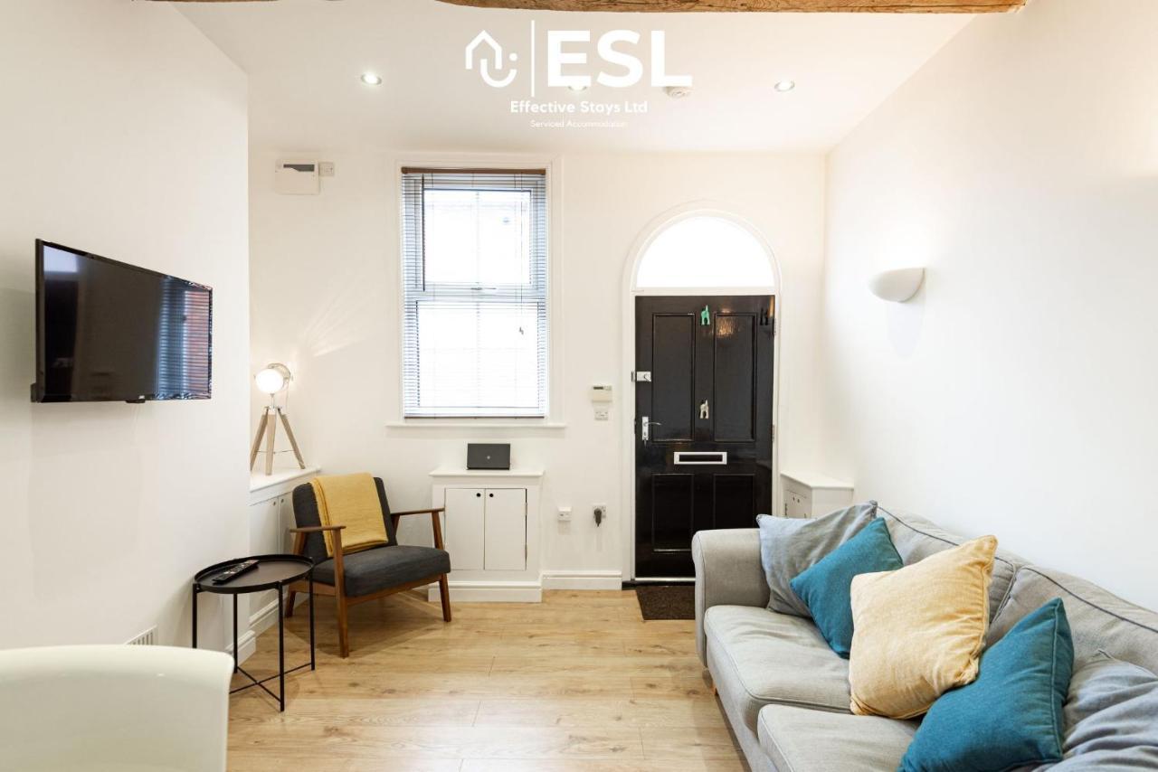 2 Bedroom Terrace Cottage, Parking, 5 Minutes Drive To Royal Shrewsbury Hospital 外观 照片