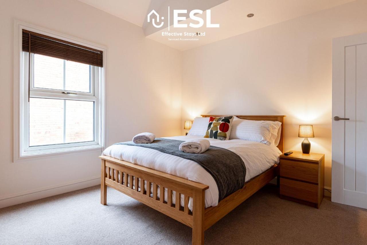 2 Bedroom Terrace Cottage, Parking, 5 Minutes Drive To Royal Shrewsbury Hospital 外观 照片