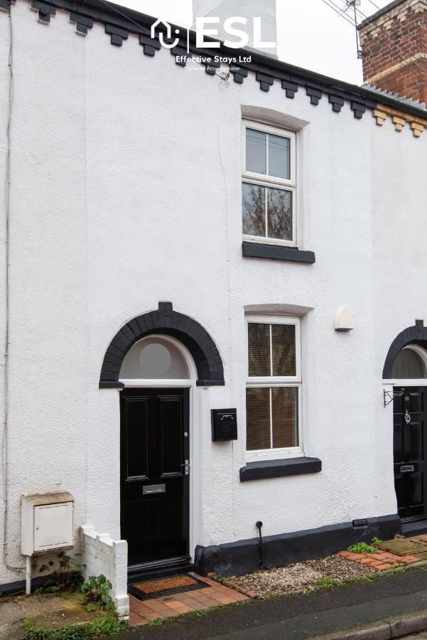 2 Bedroom Terrace Cottage, Parking, 5 Minutes Drive To Royal Shrewsbury Hospital 外观 照片